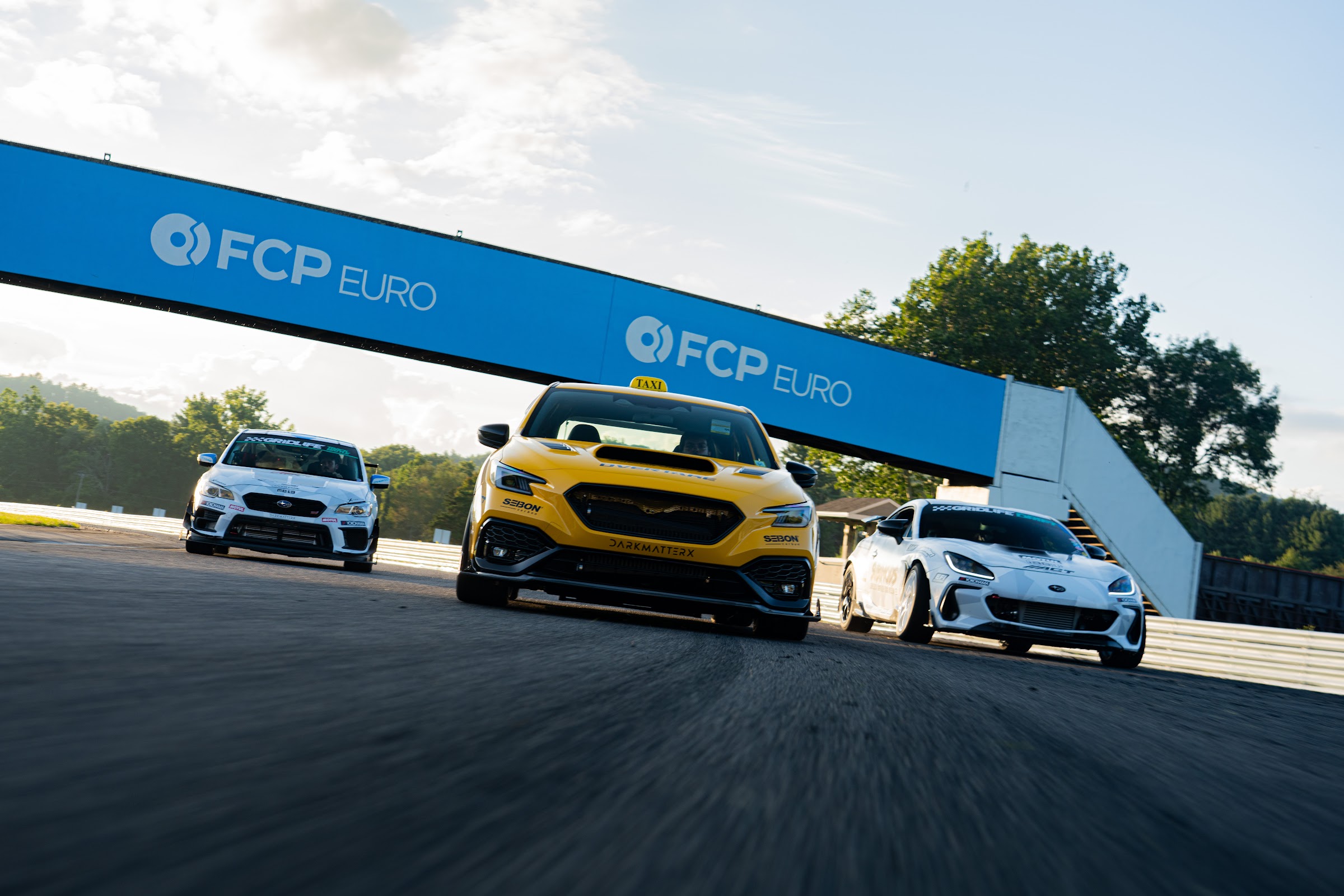 Pack of cars charging past the FCP Euro bridge